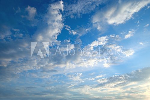 The white cumulus clouds against the blue sky  Niebo Fototapeta