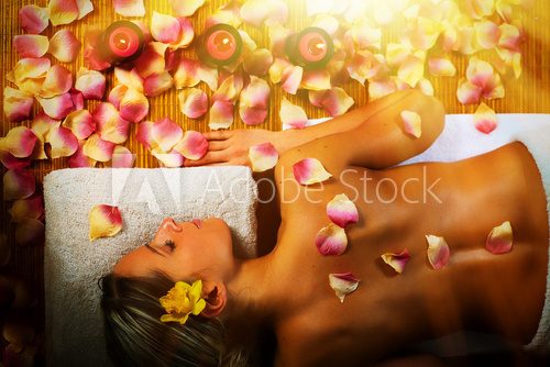 Beautiful woman having massage.  Obrazy do Salonu SPA Obraz