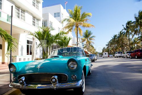 View of  Ocean drive with a vintage car  Pojazdy Fototapeta