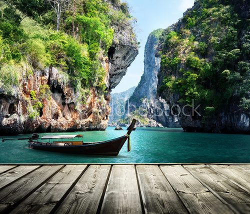 long boat and rocks on railay beach in Krabi, Thailand  Krajobrazy Obraz