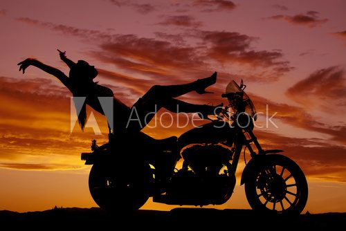 silhouette woman motorcycle heels up hands back  Pojazdy Obraz