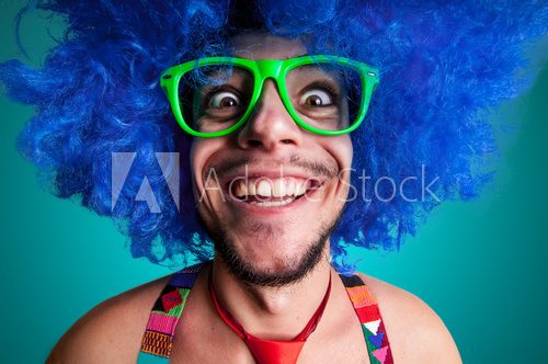 Funny guy naked with blue wig and red tie  Muzyka Obraz