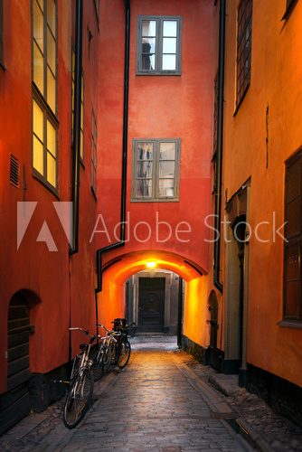 Narrow alley in Stockholm  Fototapety Uliczki Fototapeta