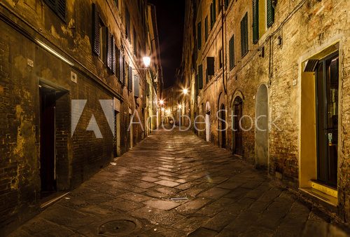 Narrow Alley With Old Buildings In Medieval Town of Siena, Tusca  Fototapety Uliczki Fototapeta