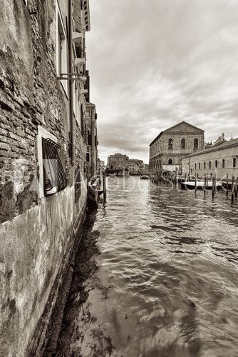 Wide angle shot of streets and canals in Venice  Fototapety Sepia Fototapeta
