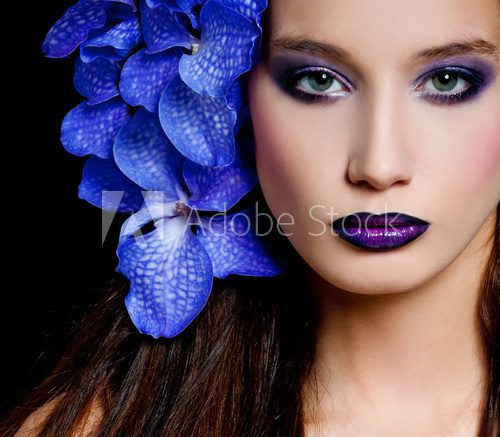 Fashionable beautiful woman with orchid in her hair  Obrazy do Salonu Kosmetycznego Obraz