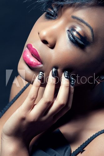Beautiful young sensual woman with dark makeup  Obrazy do Salonu Kosmetycznego Obraz