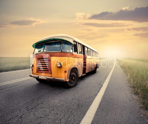 Autobus sprzed kilku dekad
 Pojazdy Fototapeta