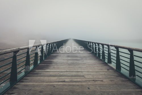 Drewniane molo w porannej mgle
 Krajobrazy Obraz