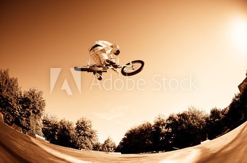 Ekstremalna jazda BMX – freestyle w powietrzu Sport Fototapeta