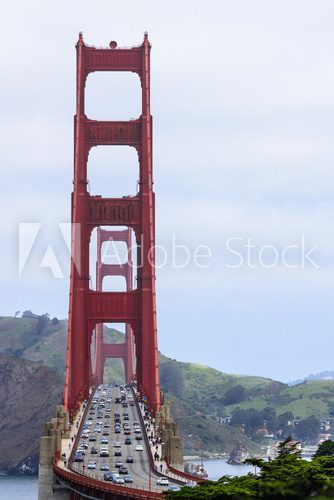 Ikoniczny most Golden Gate w chmurach Fototapety Mosty Fototapeta