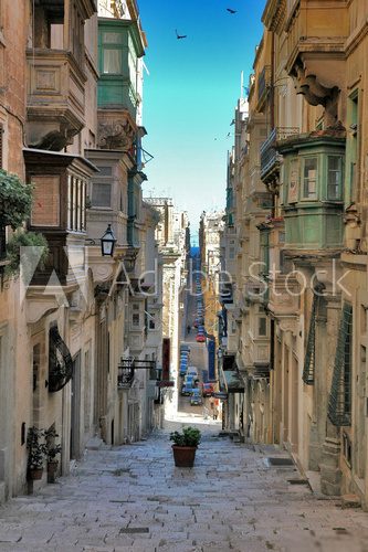 long view of maltese street  Optycznie Powiększające Fototapeta