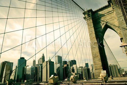 Most Brookliński – sepia z widokiem na Nowy Jork  Obrazy do Salonu Obraz
