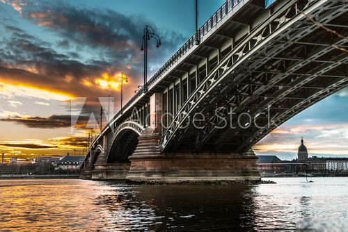 Most w blasku zachodzącego słońca Industrialne Fototapeta