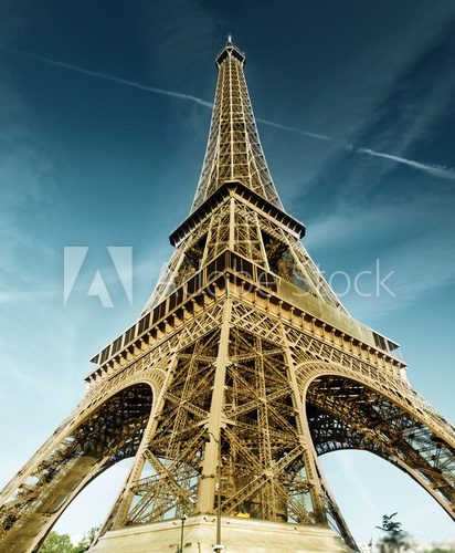 Paryska wieża Eiffla w niecodziennym klimacie Fototapety Wieża Eiffla Fototapeta