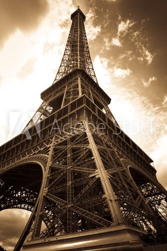 Paryż w chmurach Architektura Obraz