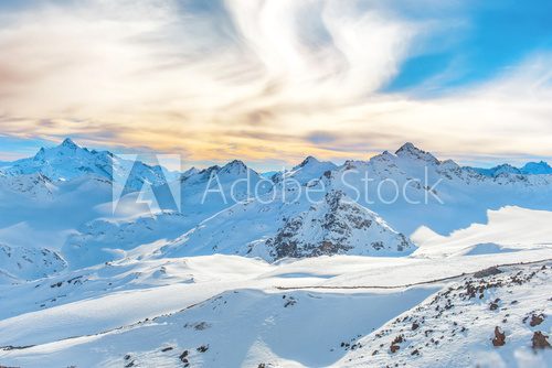 Piękno gór w zimowym puchu Fototapety Góry Fototapeta