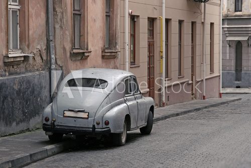 Stare auto w klimacie kamienic
 Pojazdy Fototapeta