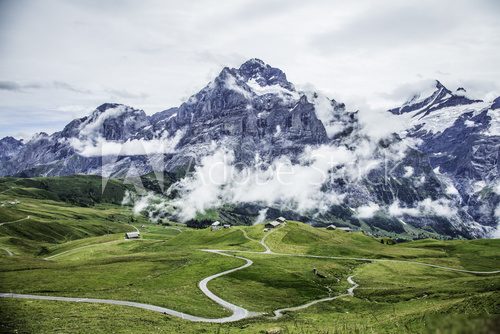 Szwajcarskie Alpy w objęciach chmur Fototapety Góry Fototapeta