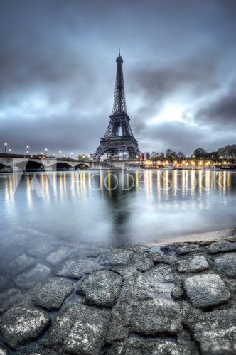 Wieża Eiffla - paryskie marzenia do spełnienia Fototapety Wieża Eiffla Fototapeta