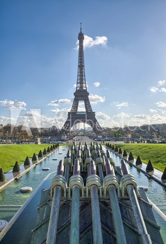 Widok na Wieżę Eiffla z fontannami Trocadéro Fototapety Wieża Eiffla Fototapeta