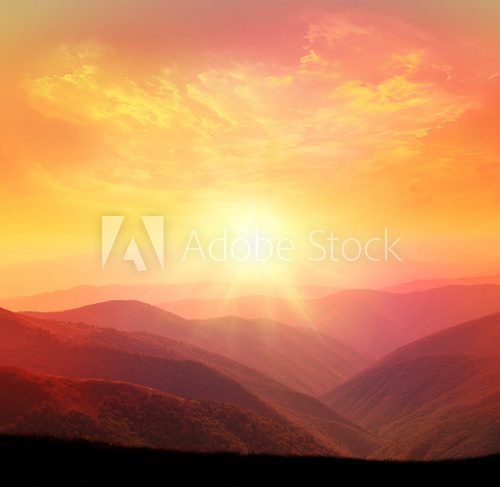 Z promieniem słońca nad górami  Fototapety Góry Fototapeta