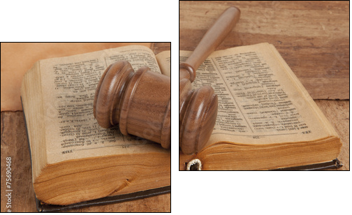Wooden gavel and books  - Obraz dwuczęściowy, Dyptyk