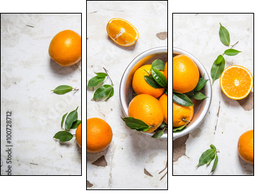 Orange style. Fresh oranges with leaves in a Cup . - Obraz trzyczęściowy, Tryptyk