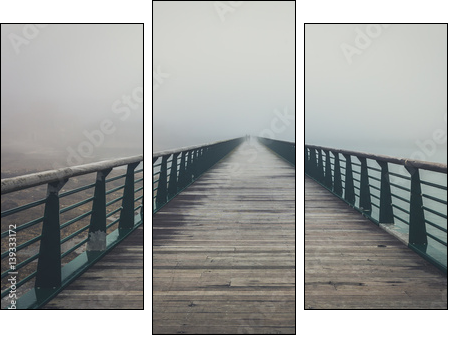 Drewniane molo w porannej mgle
 - Obraz trzyczęściowy, Tryptyk