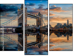 Die Skyline von London: von der Tower Bridge bis zum Tower nach Sonnenuntergang mit Reflektionen in der Themse - Obraz trzyczęściowy, Tryptyk