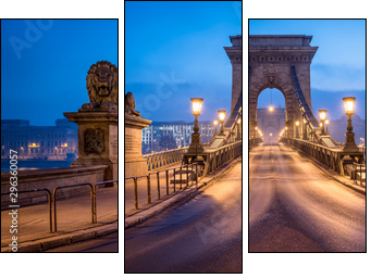 Historic Chain Bridge in Budapest in winter - Obraz trzyczęściowy, Tryptyk