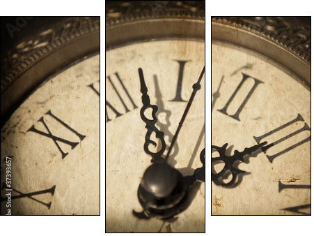 Klasyczny zegar kieszonkowy w zbliżeniu
 - Obraz trzyczęściowy, Tryptyk