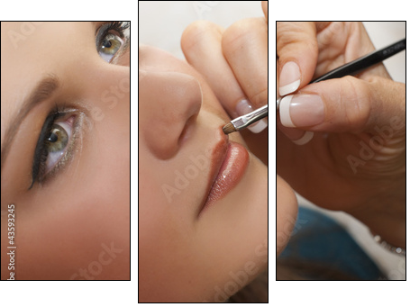 Atelier maquillage - portrait d'une ado se faisant maquiller  - Obraz trzyczęściowy, Tryptyk