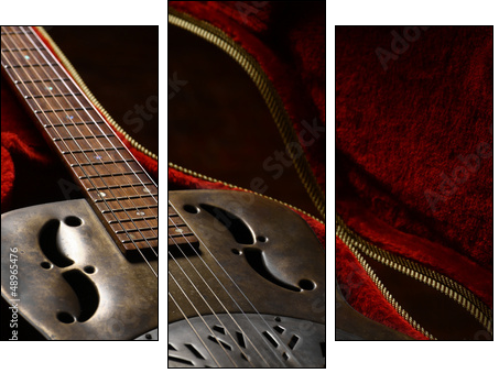 Vintage guitar in case  - Obraz trzyczęściowy, Tryptyk