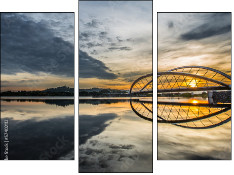 Sunrise at a bridge in Putrajaya, Malaysia  - Obraz trzyczęściowy, Tryptyk