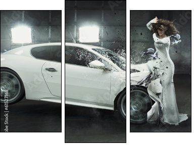 Alluring fashionable lady in the middle of car crash  - Obraz trzyczęściowy, Tryptyk