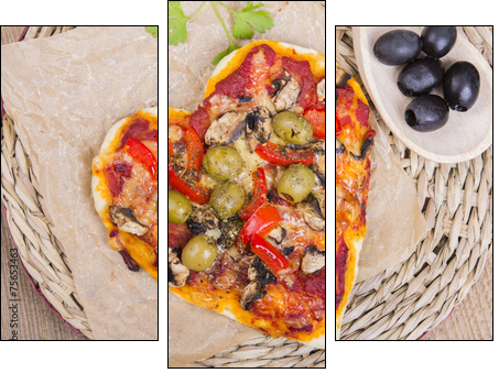 heart shaped pizza  - Obraz trzyczęściowy, Tryptyk