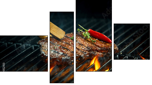 Hot spicy rump steak on a summer barbecue - Obraz czteroczęściowy, Fortyk