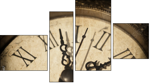 Klasyczny zegar kieszonkowy w zbliżeniu
 - Obraz czteroczęściowy, Fortyk