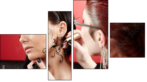Brunette having applied face tattoo by makeup artist  - Obraz czteroczęściowy, Fortyk