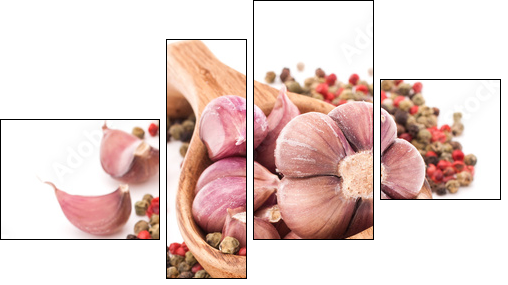 Garlic cloves in wooden bowl isolated on white background  - Obraz czteroczęściowy, Fortyk