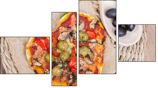 heart shaped pizza  - Obraz czteroczęściowy, Fortyk