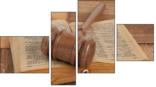 Wooden gavel and books  - Obraz czteroczęściowy, Fortyk