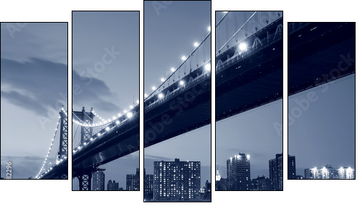 Manhattan Bridge and Manhattan skyline At Night - Obraz pięcioczęściowy, Pentaptyk