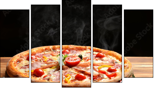 Hot big whole tasty pizza with melting cheese bacon tomatoes ham - Obraz pięcioczęściowy, Pentaptyk