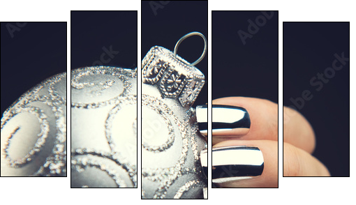 Christmas nail art manicure idea. Winter holiday bright manicure design - Obraz pięcioczęściowy, Pentaptyk