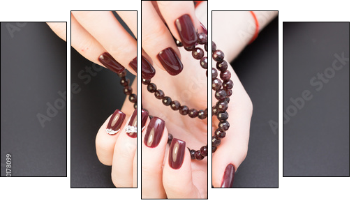 Natural nails, gel polish. Perfect clean manicure with zero cuticle. Nail art design for the fashion style. - Obraz pięcioczęściowy, Pentaptyk