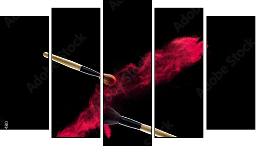 Make-up brush with powder explosion on black background - Obraz pięcioczęściowy, Pentaptyk