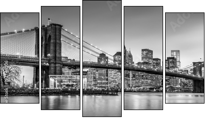 Brooklyn bridge and New York City Manhattan downtown skyline at dusk with skyscrapers illuminated over East River panorama. Panoramic composition. - Obraz pięcioczęściowy, Pentaptyk