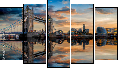 Die Skyline von London: von der Tower Bridge bis zum Tower nach Sonnenuntergang mit Reflektionen in der Themse - Obraz pięcioczęściowy, Pentaptyk